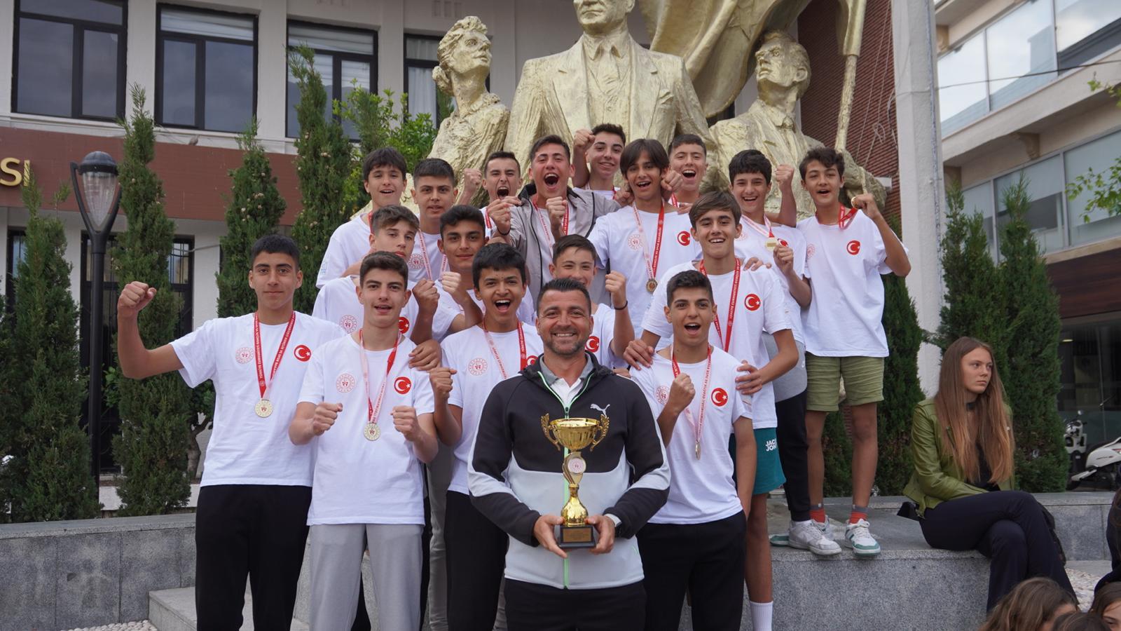 Çeşme’de 17. Yarımada Spor Oyunları’nda  ödüller sahiplerini buldu